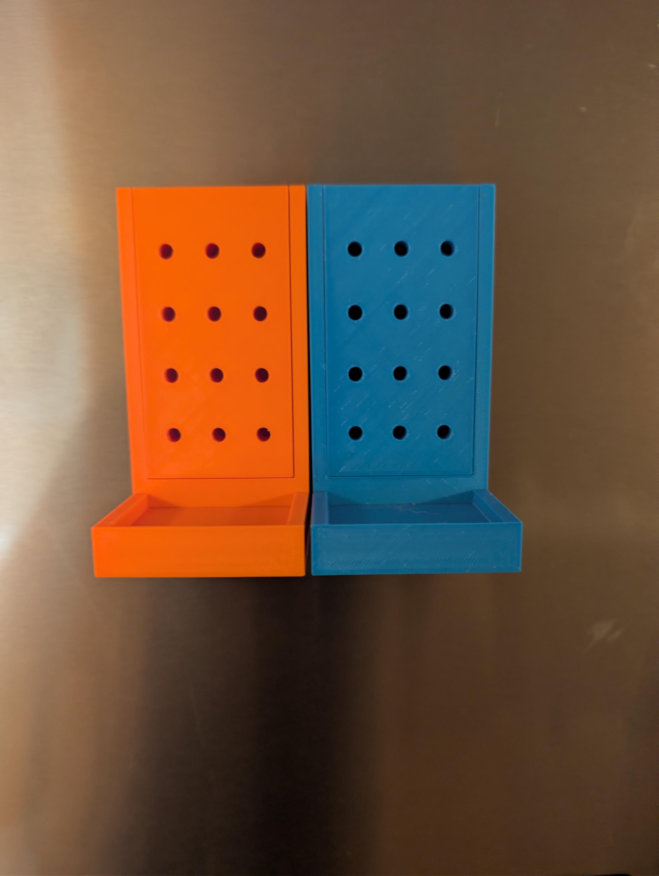 Magnetic Self Rewarding Scent Container